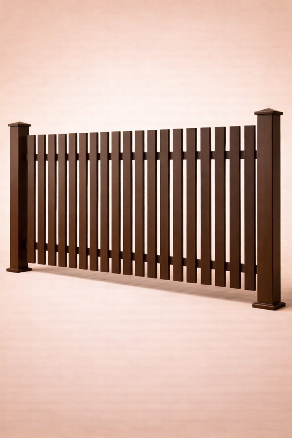 Монтаж забора из ламелей под ключ в Екатеринбурге и Свердловской области Забор из ламелей на участке в Екатеринбурге