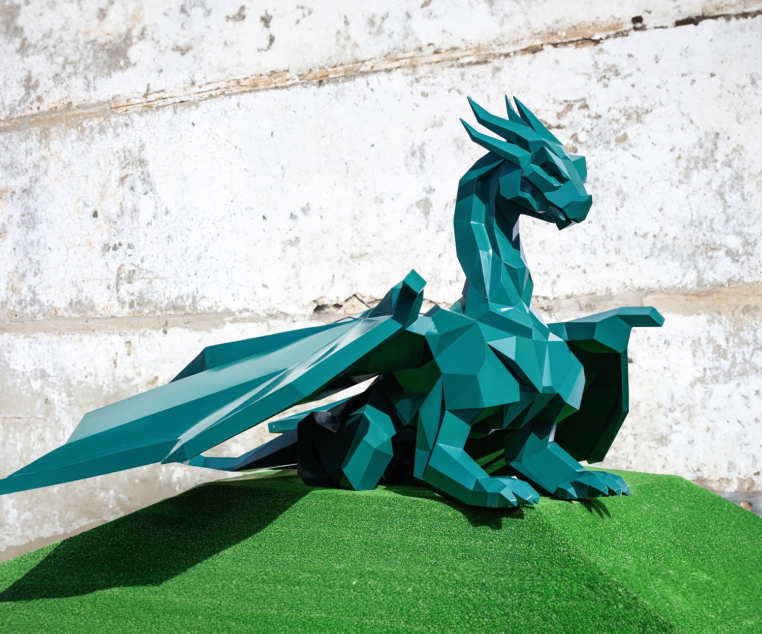 Полигональная скульптура Дракон