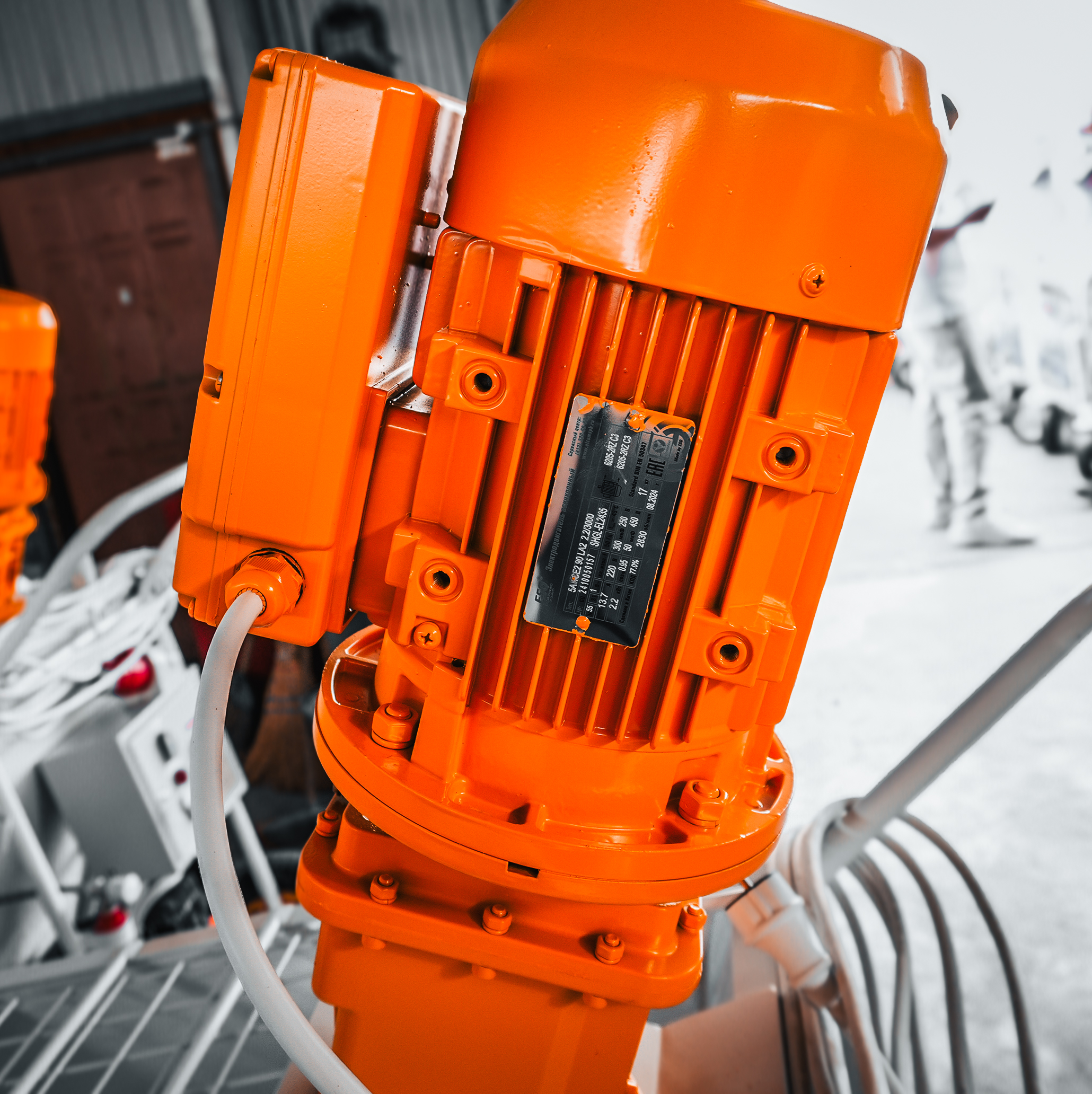 Мультивольтажная штукатурная станция PowerMix в работе