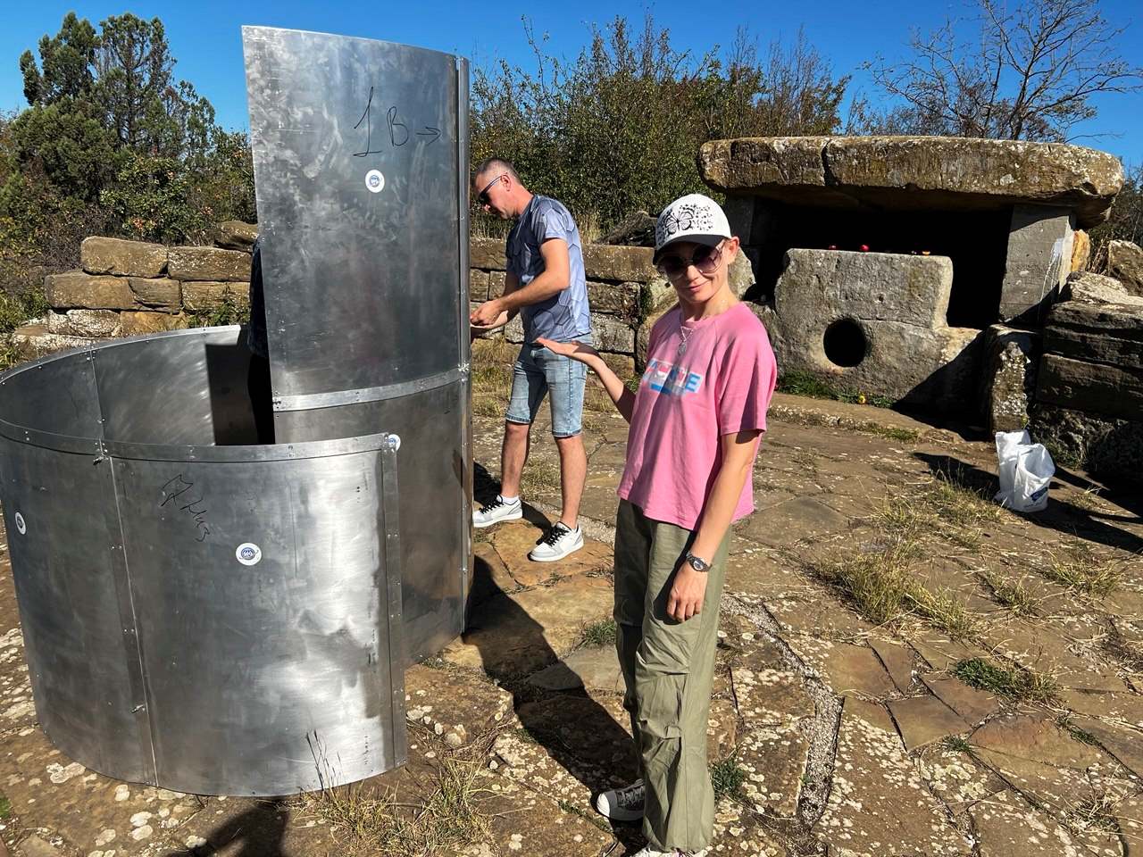 Правая спираль Козырева у дольмена