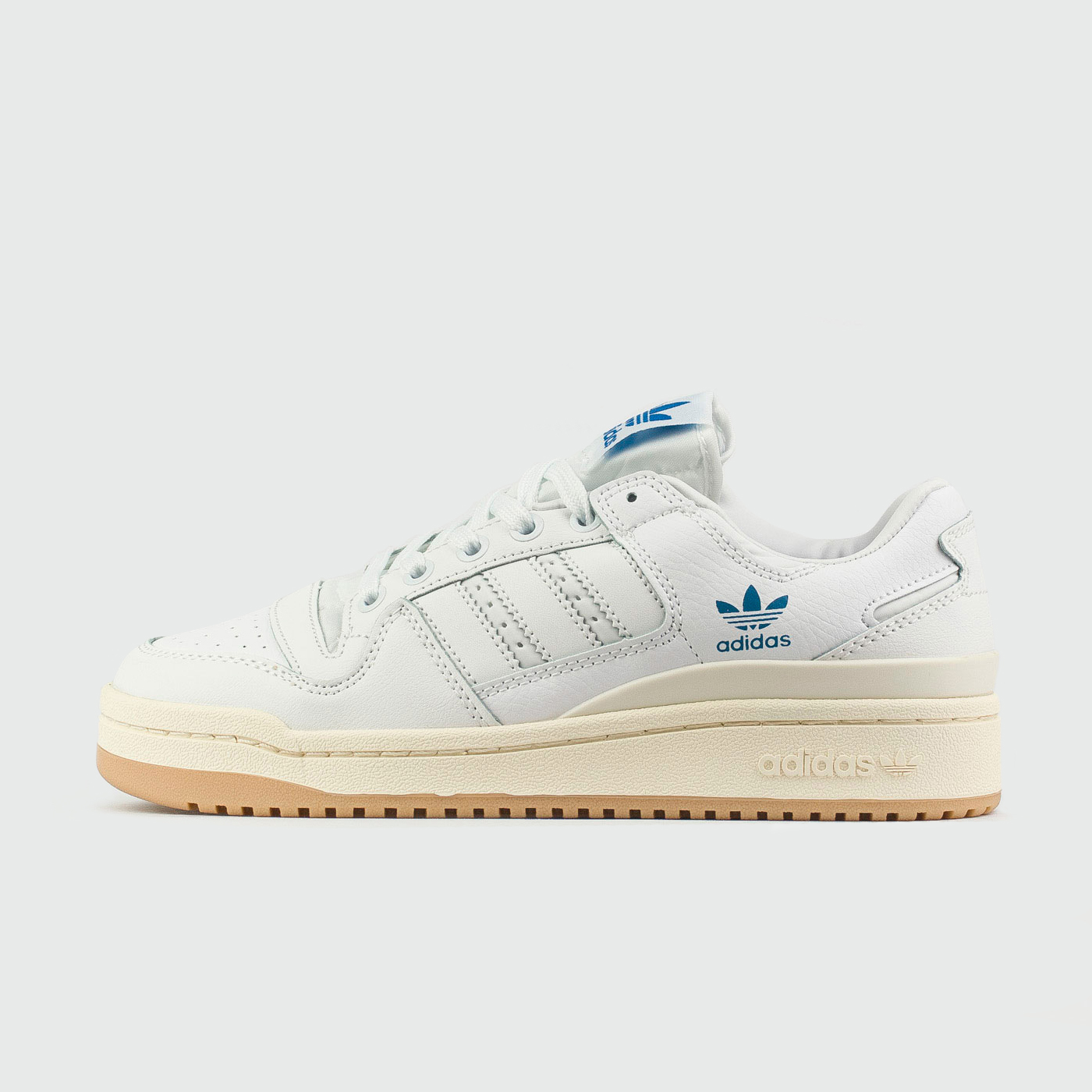 Forum Low White/Gum чаще выбирают клиенты