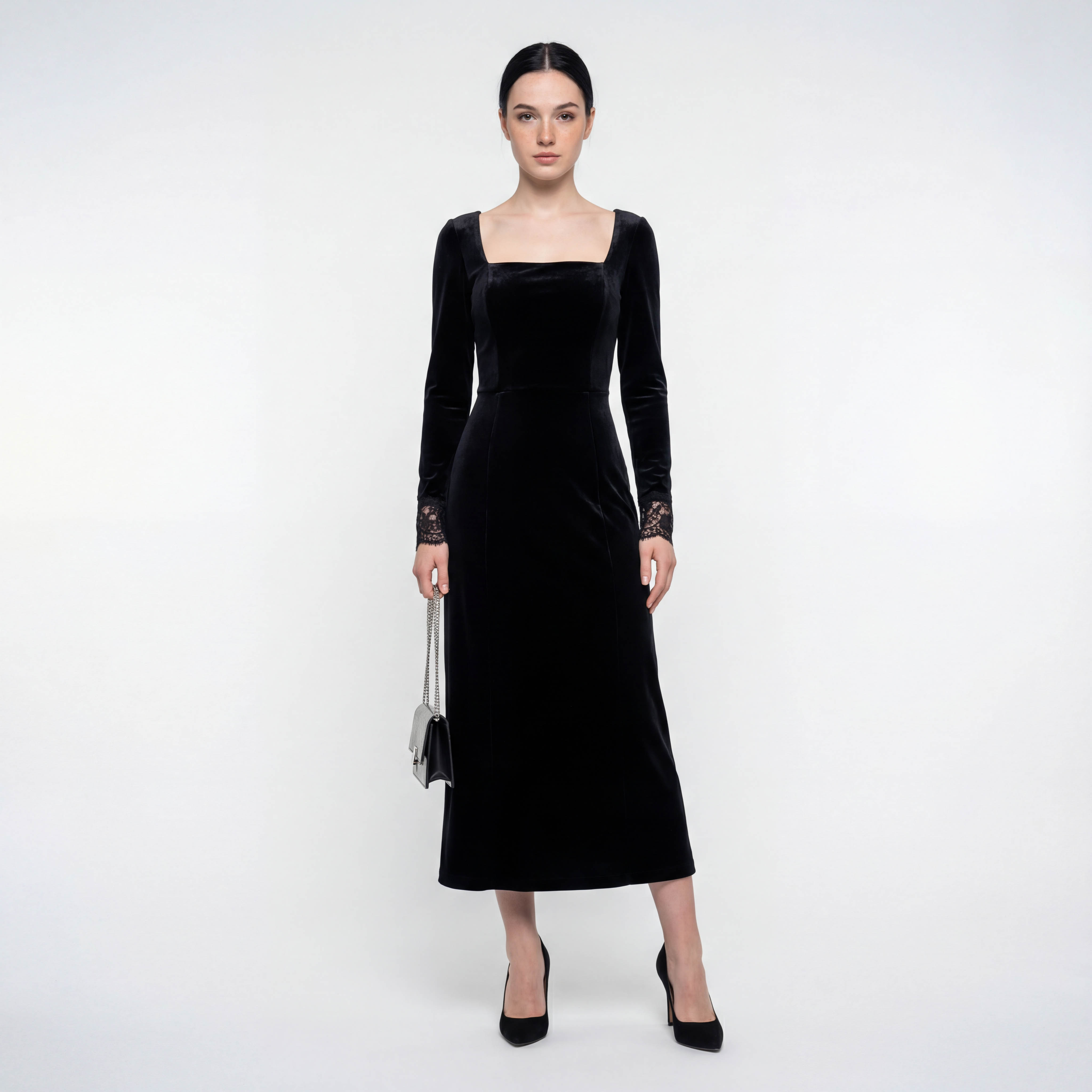 Платье из шёлкового бархата с кружевом