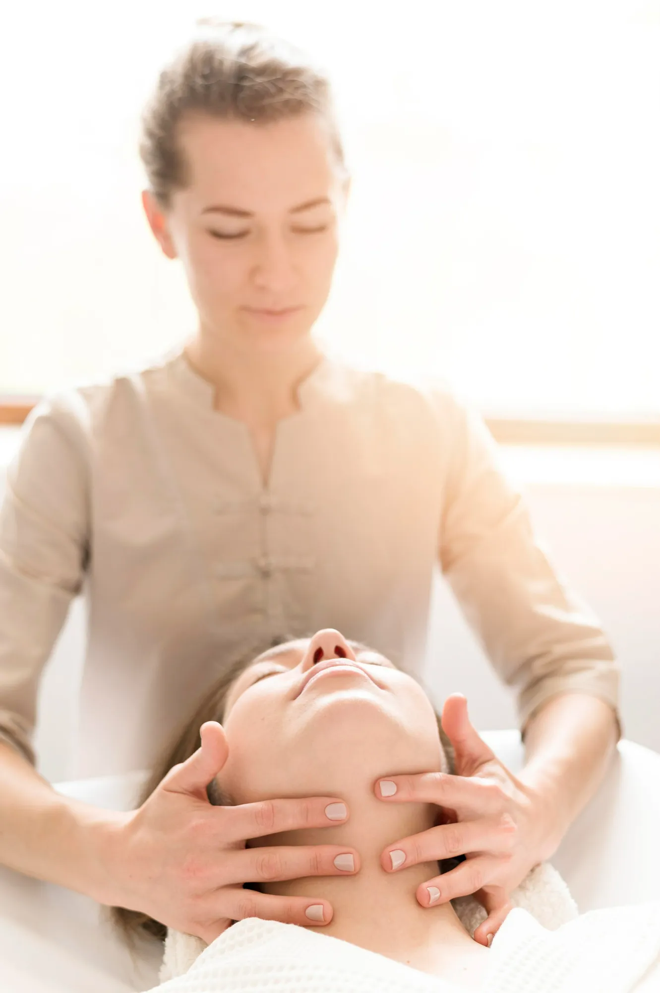 Аппаратный БМС и ручной массаж лица в Тюмени