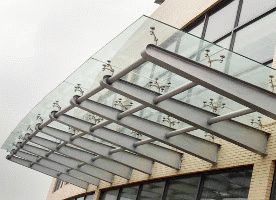 Спайдерный вариант крепления стеклянного козырька