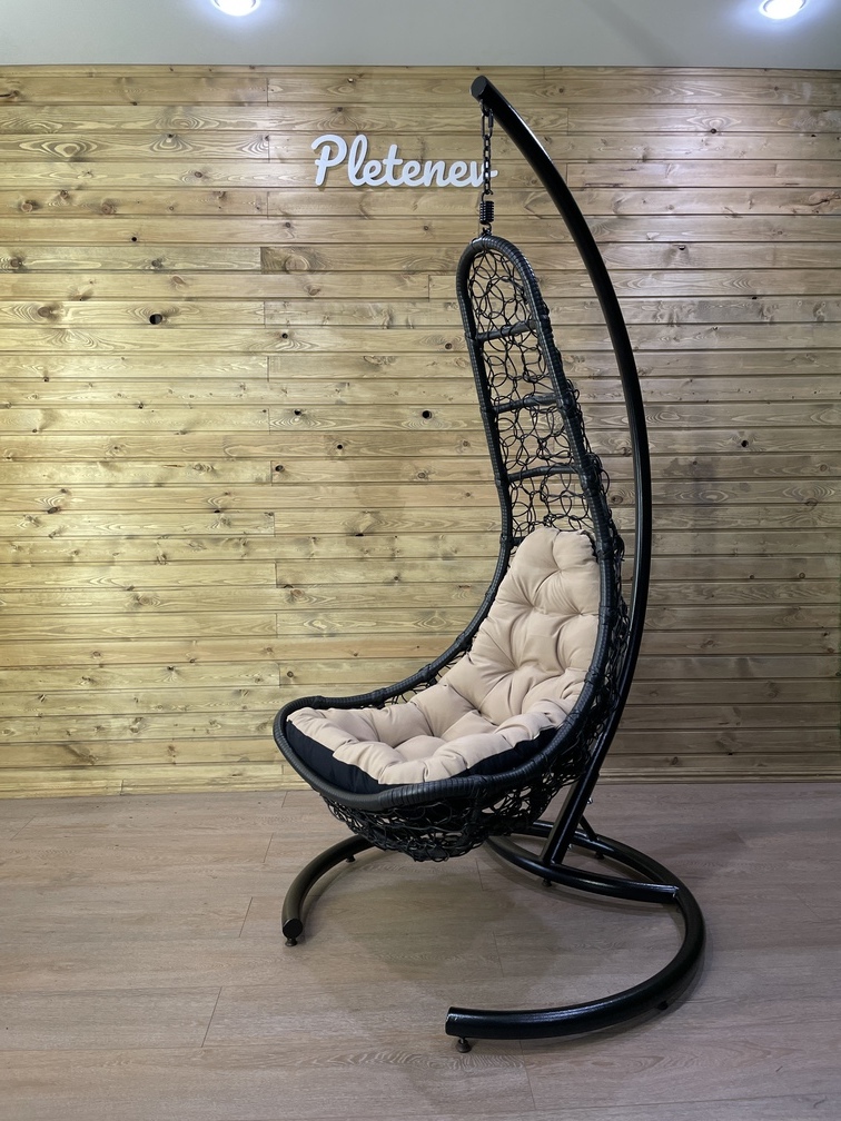 Подвесное кресло ЛЕПЕСТОК Стандарт вид в профиль цвет черный с бежевой подушкой 