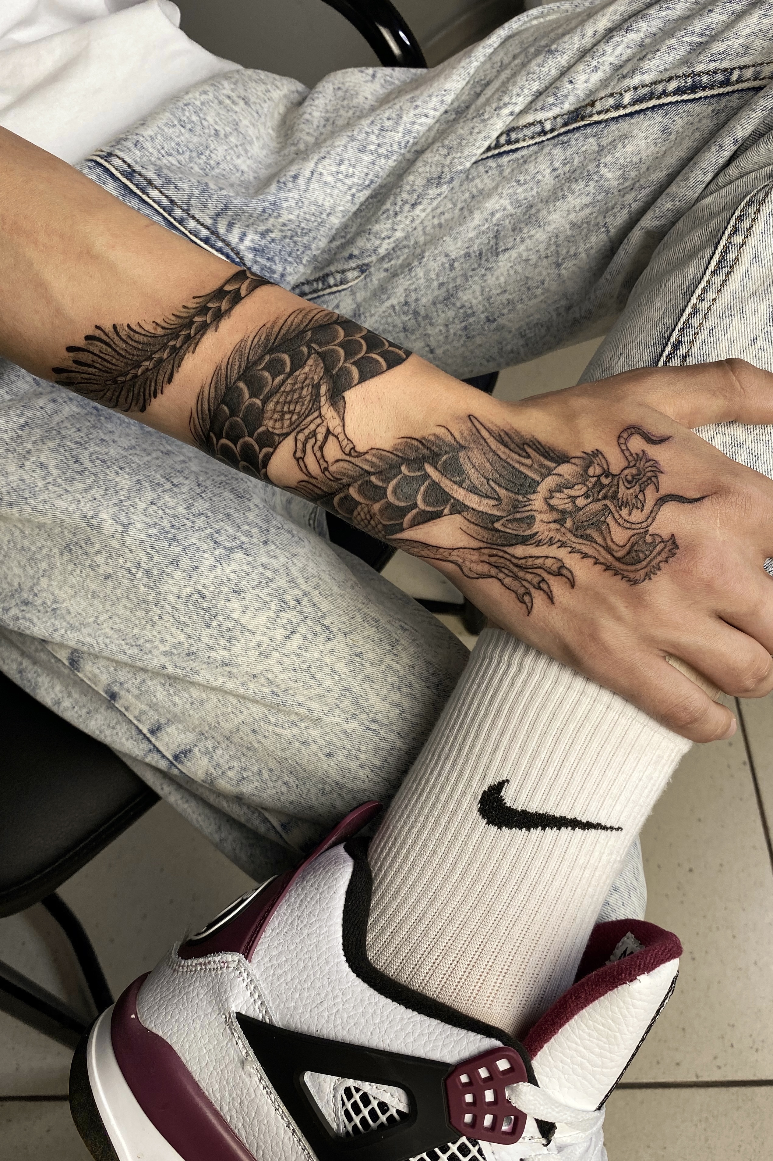 татуировка дракон на руке Новосибирск