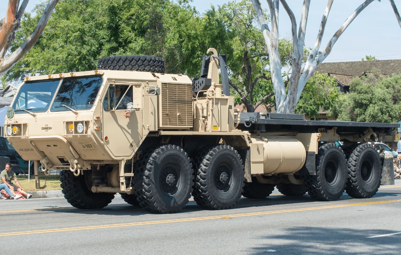 Эвакуатор OSHKOSH M1120, военный