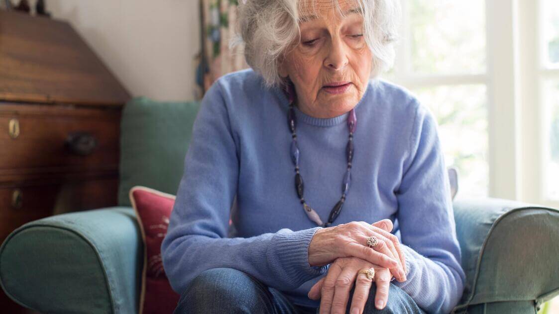 Болезнь Паркинсона у пожилых: симптомы, причины и лечение