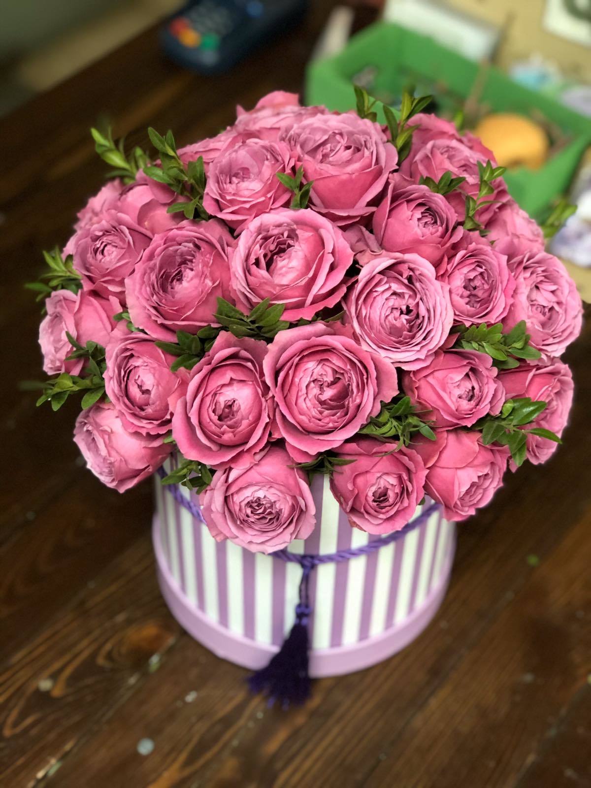 Коробочка с цветами самшит розы мисти баблс