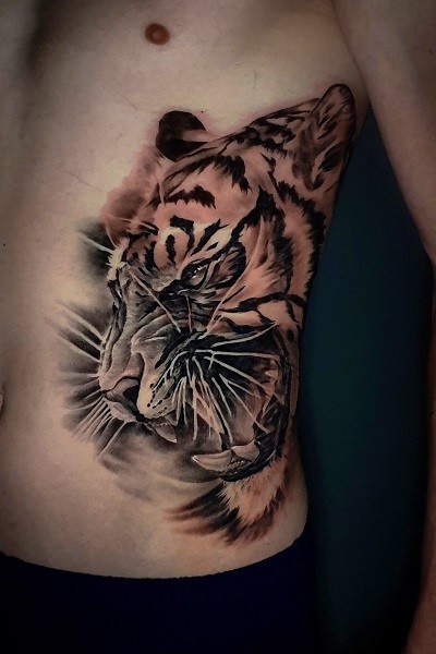 татуировка тигра на боку Новосибирск